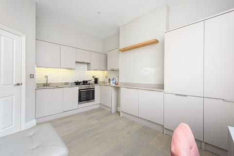 1 bedroom flat to rent, Charteris Road, Queen's Park, London, NW6