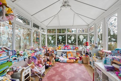 3 bedroom detached house for sale, Greenheys Close, Northwood HA6