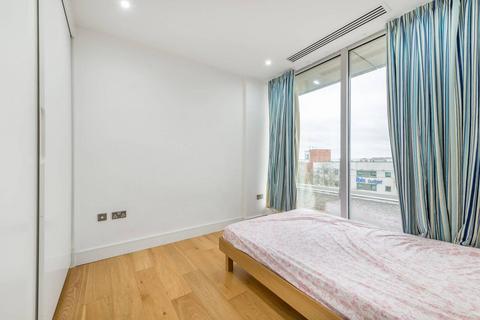 Studio to rent, Trinity Square, Hounslow, TW3