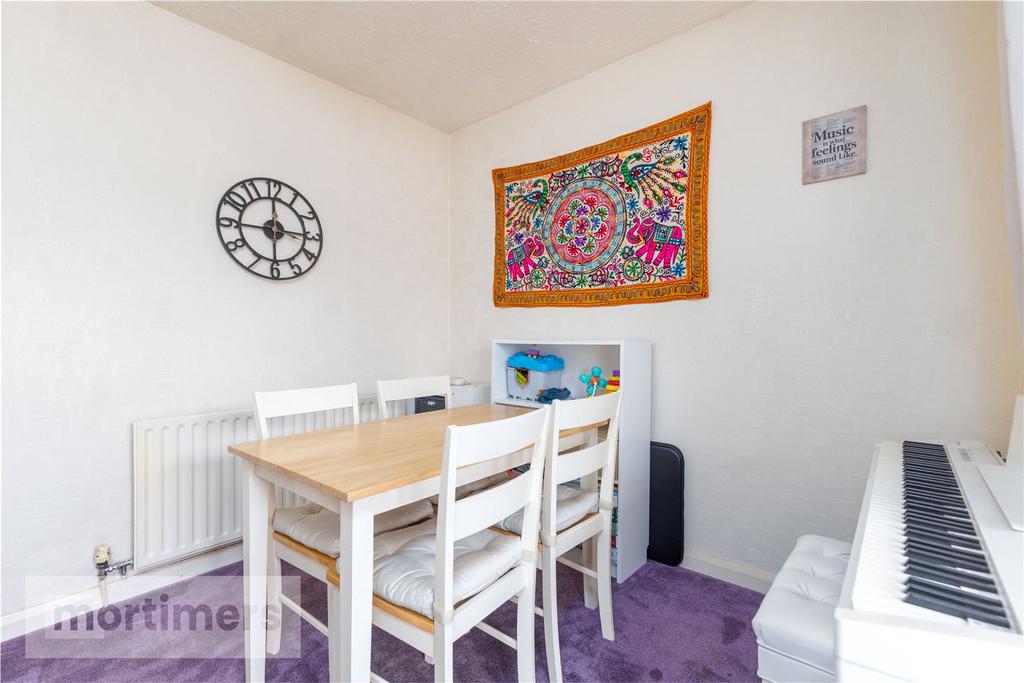 Dining/Bedroom 2