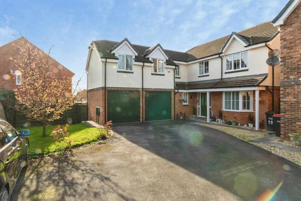 5 bedroom detached house for sale