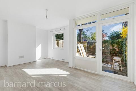 3 bedroom flat to rent, Swanton Gardens, LONDON
