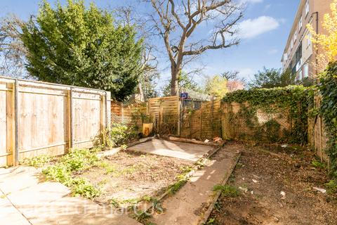 3 bedroom flat to rent, Swanton Gardens, LONDON
