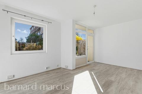3 bedroom flat to rent, Swanton Gardens, LONDON