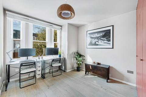 2 bedroom flat for sale, Hereford Road, Acton
