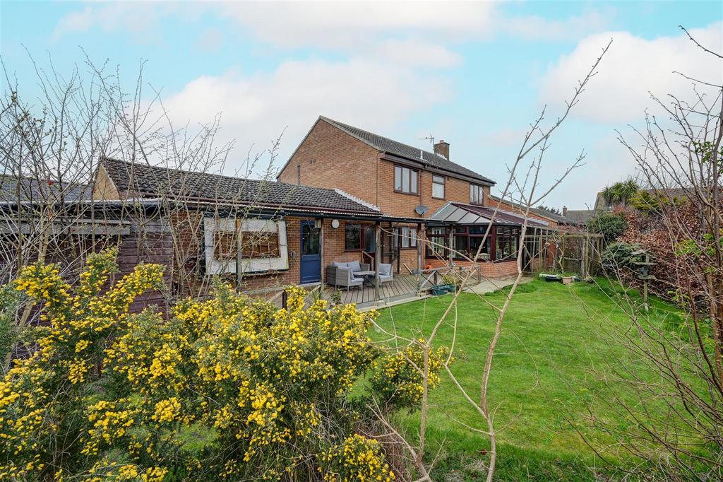 Rear of property 1.jpg