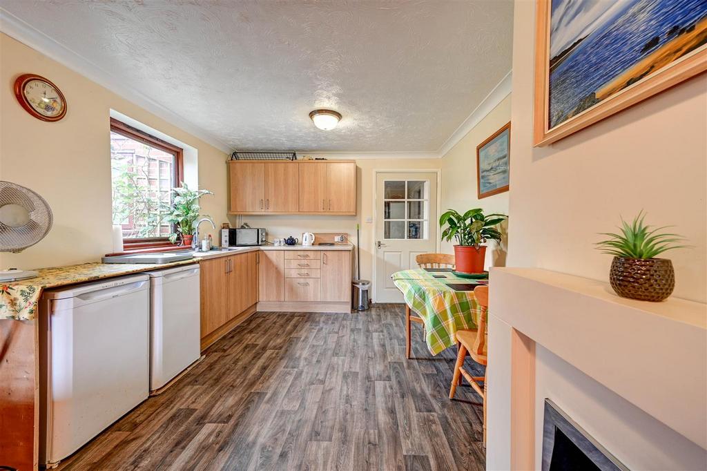 Annexe kitchen.jpg