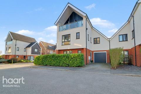 4 bedroom semi-detached house for sale, Carrolls Way, Oxted