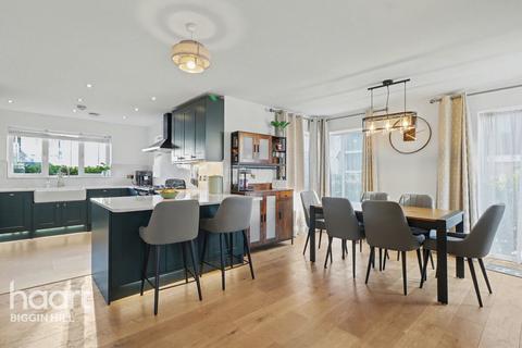 4 bedroom semi-detached house for sale, Carrolls Way, Oxted