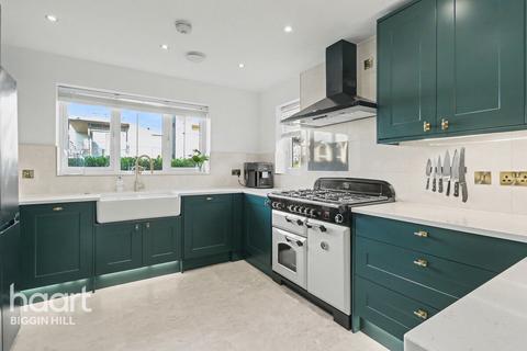 4 bedroom semi-detached house for sale, Carrolls Way, Oxted
