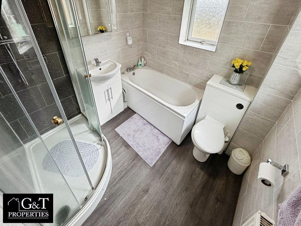 Upstairs family bathroom
