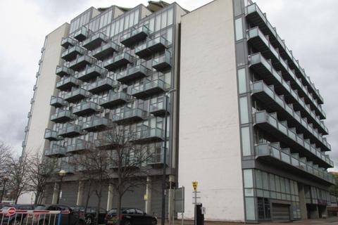 undefined, Clippers Quay, Abito, M50
