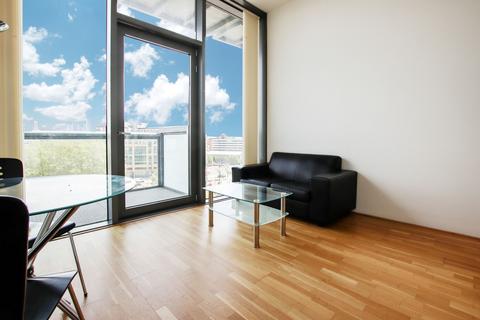 undefined, Clippers Quay, Abito, M50
