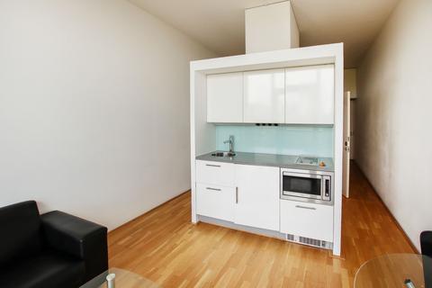 undefined, Clippers Quay, Abito, M50