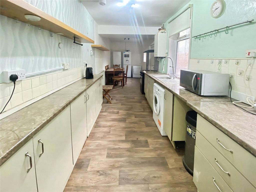 Comm Kitchen