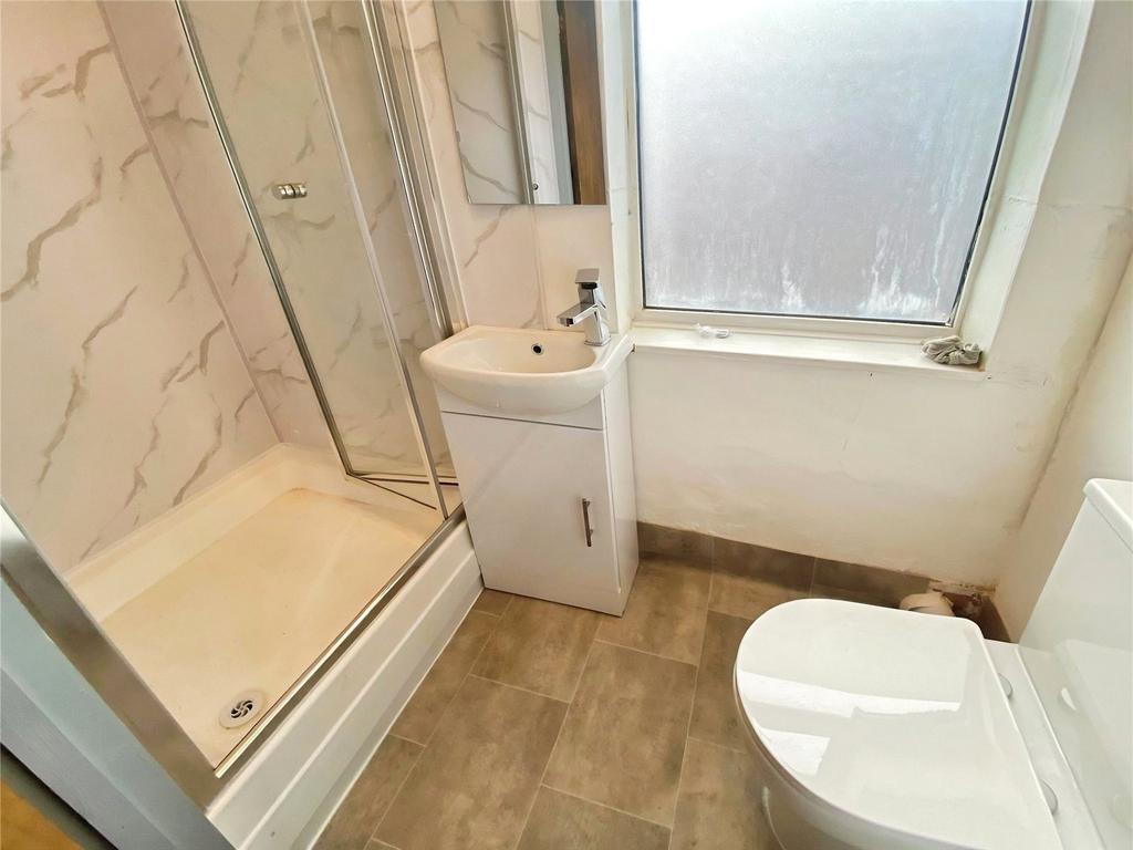 Comm Shower Room