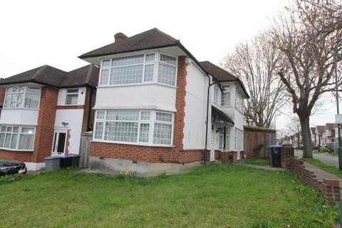 4 bedroom detached house to rent, Woodcock Hill, Harrow, HA3