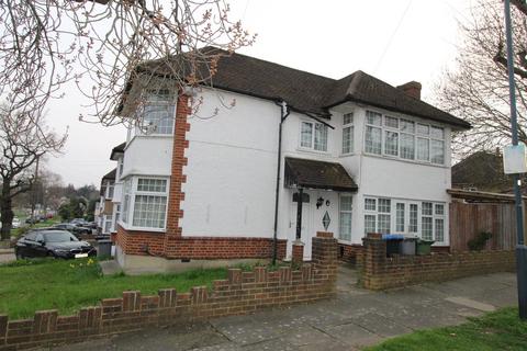 4 bedroom detached house to rent, Woodcock Hill, Harrow, HA3