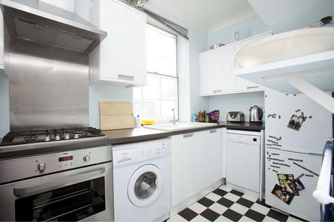 2 bedroom flat to rent, Brondesbury Villas, London, NW6