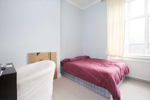 2 bedroom flat to rent, Brondesbury Villas, London, NW6