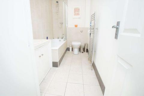 2 bedroom flat to rent, Brondesbury Villas, London, NW6