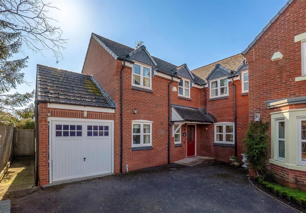 15 Clark Close 2201-1.jpg