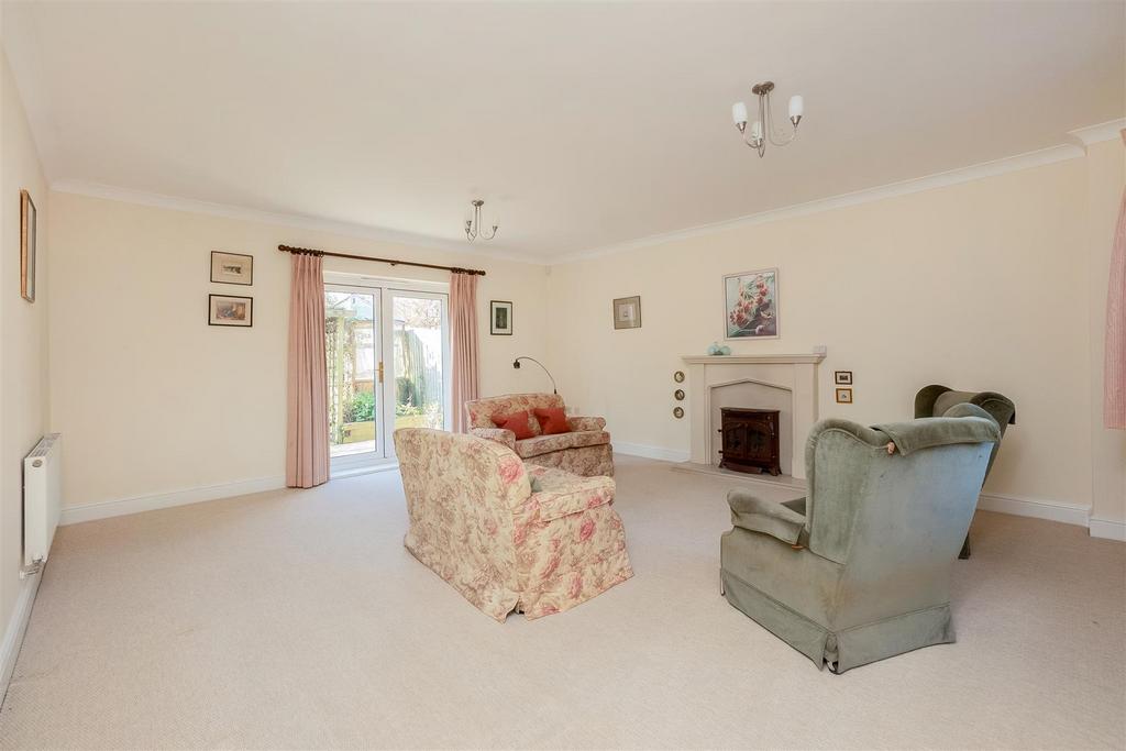 15 Clark Close 2201-3.jpg