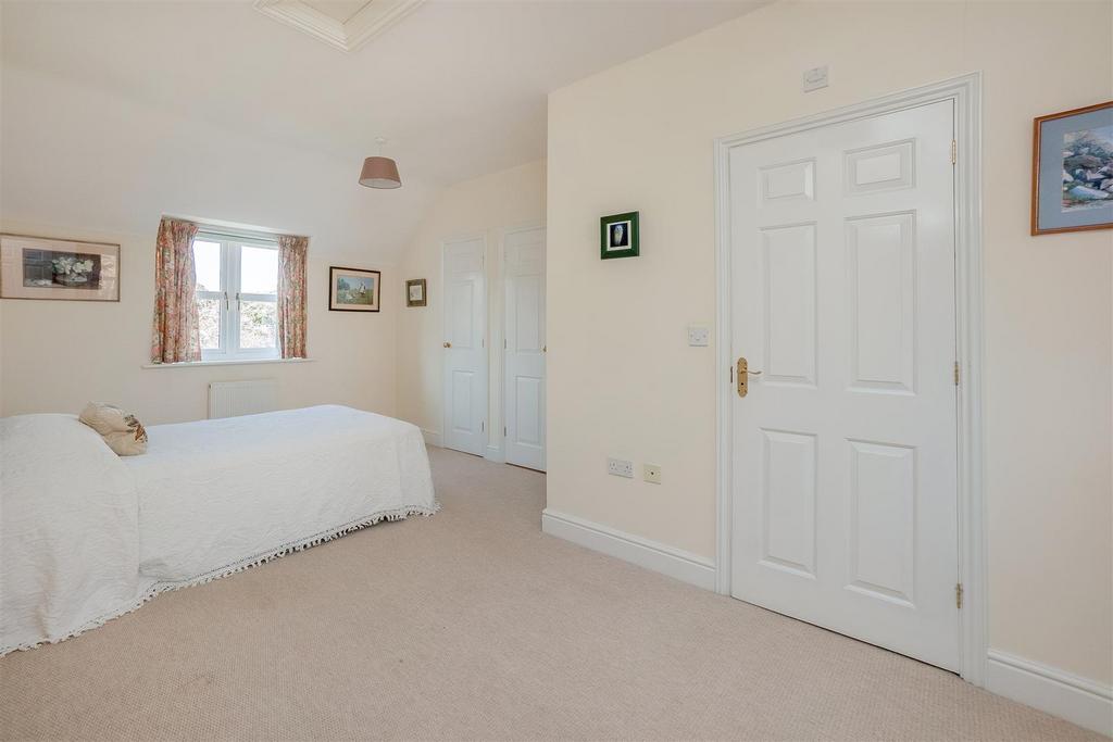 15 Clark Close 2201-13.jpg