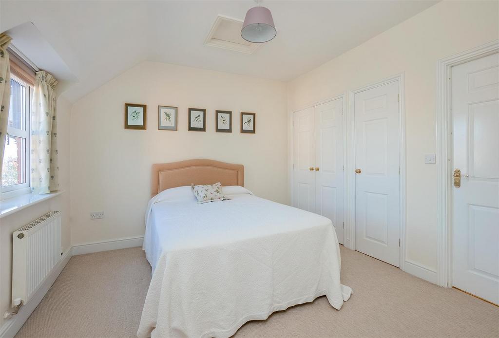 15 Clark Close 2201-15.jpg