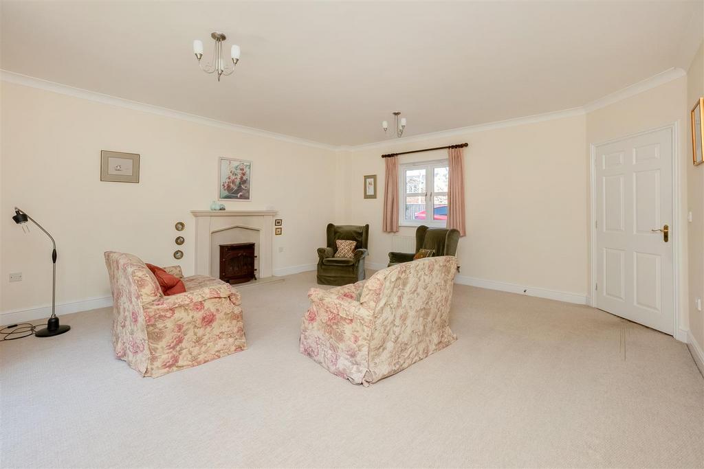 15 Clark Close 2201-4.jpg