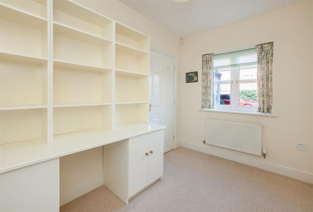 15 Clark Close 2201-6.jpg
