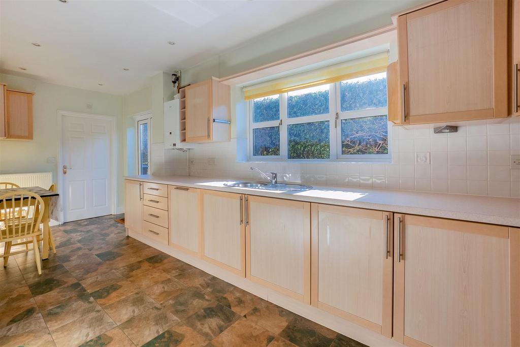15 Clark Close 2201-7.jpg