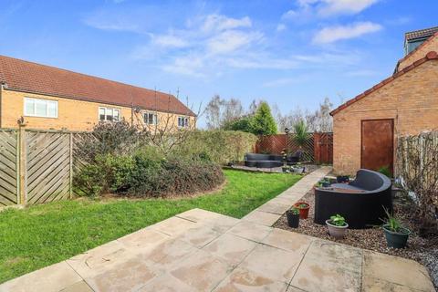 3 bedroom end of terrace house for sale, Dovecote, Wombwell, Barnsley, S73