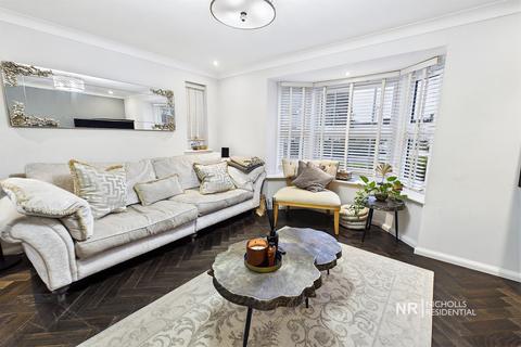 4 bedroom detached house for sale, Lofthouse Place, Chessington, Surrey. KT9