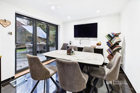 4 bedroom detached house for sale, Lofthouse Place, Chessington, Surrey. KT9