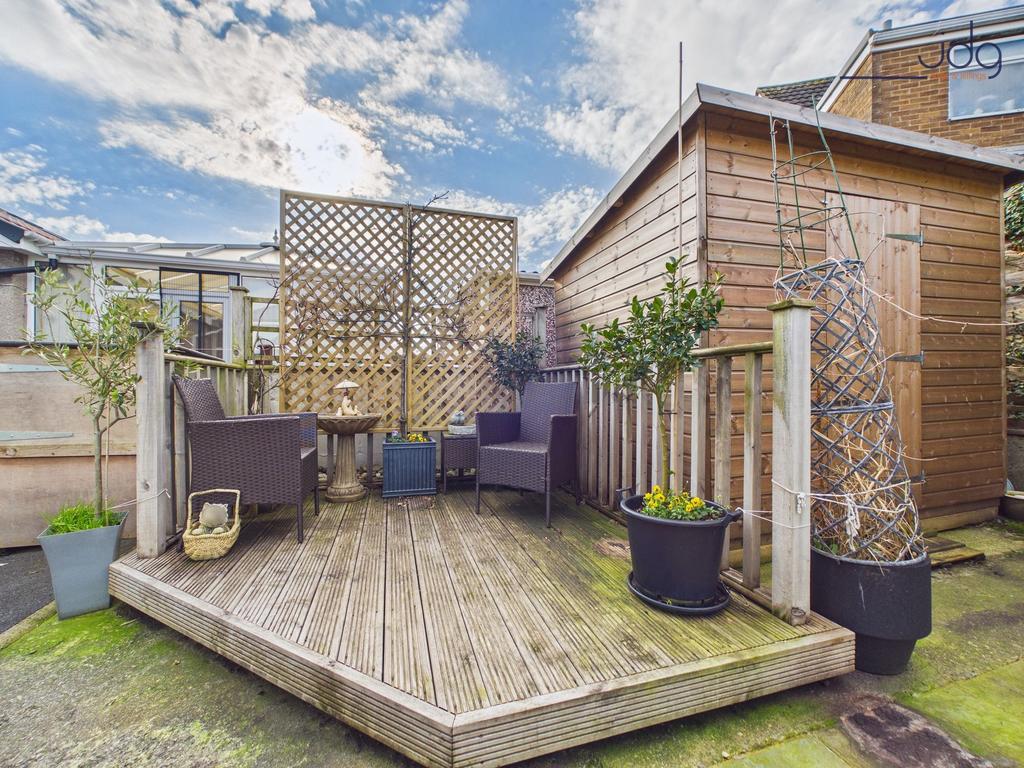Spacious Garden with decked seating area