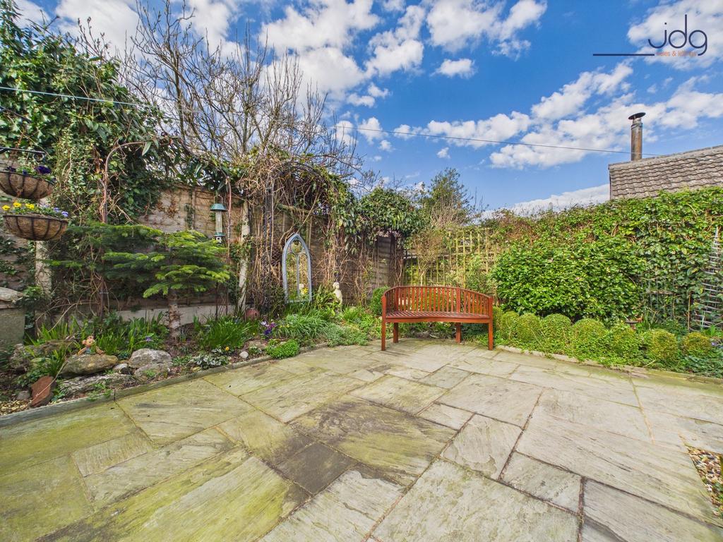 Spacious Garden with decked seating area