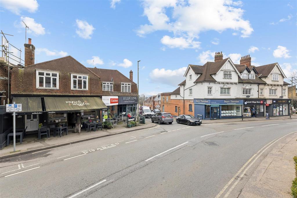 104902 3 High Street Oxshott(2).jpg