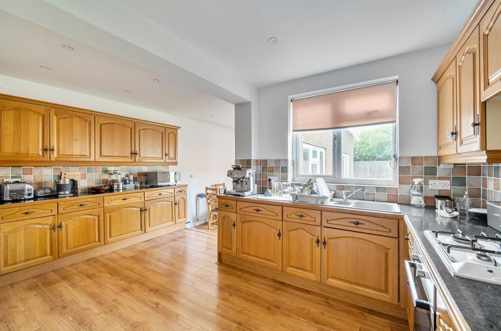 Davidson Frost-Wellings, DFW Merrion Avenue, Kitch
