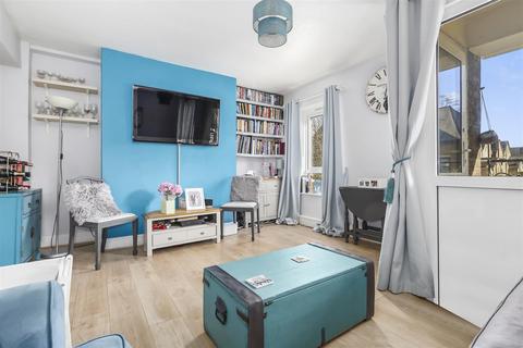 2 bedroom flat for sale, Connaught Road, Stroud Green