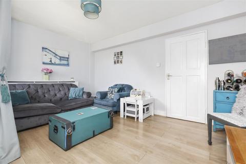 2 bedroom flat for sale, Connaught Road, Stroud Green