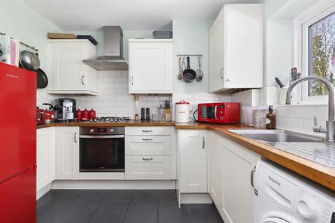 2 bedroom flat for sale, Connaught Road, Stroud Green