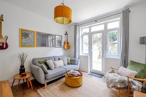 2 bedroom flat for sale, Aldershot Road, London NW6