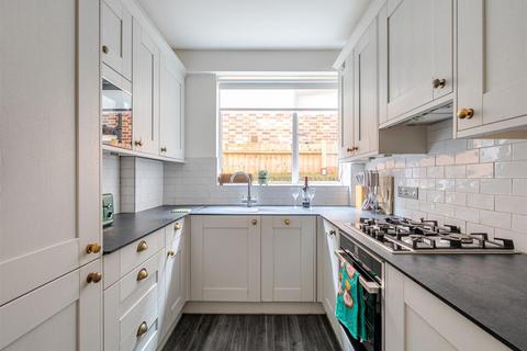2 bedroom flat for sale, Aldershot Road, London NW6