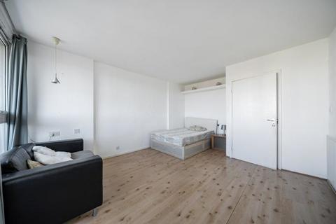 1 bedroom flat for sale, Knighthead Point, The Quarterdeck, London, E14