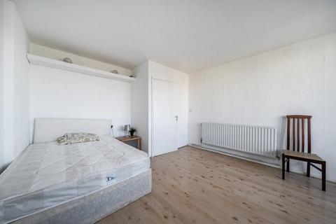 1 bedroom flat for sale, Knighthead Point, The Quarterdeck, London, E14