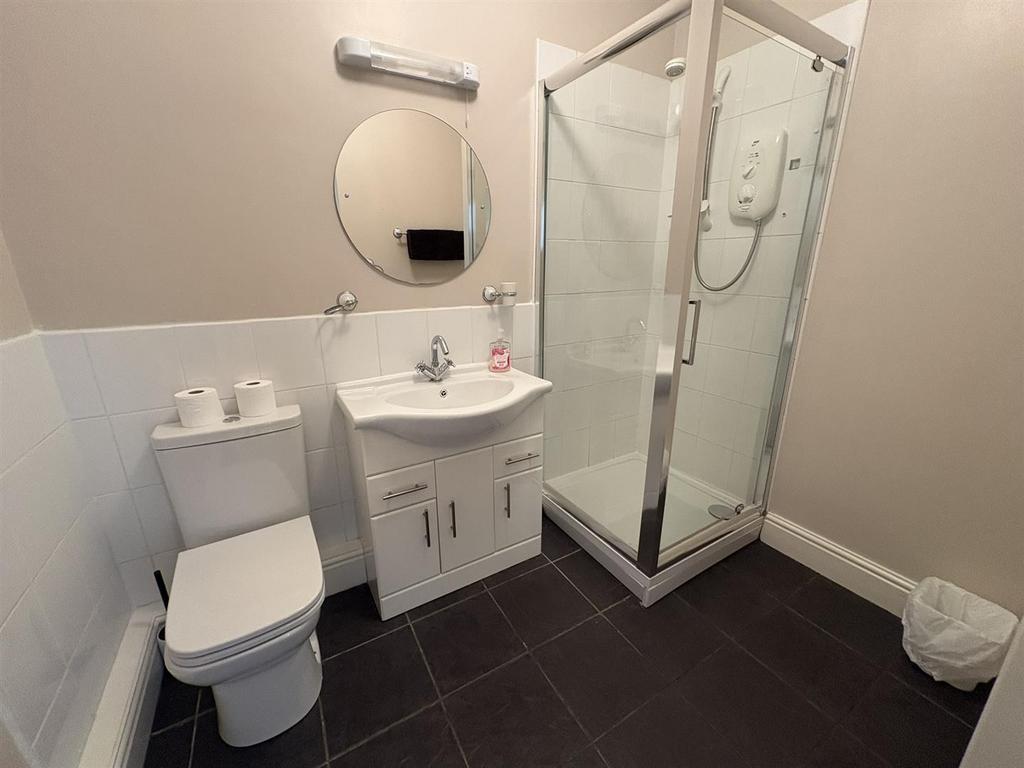 Family Bathroom.JPEG