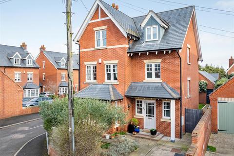 4 bedroom detached house for sale, 8 Chatsworth Gardens, Shrewsbury, SY3 7BG