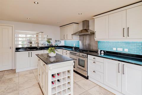 4 bedroom detached house for sale, 8 Chatsworth Gardens, Shrewsbury, SY3 7BG