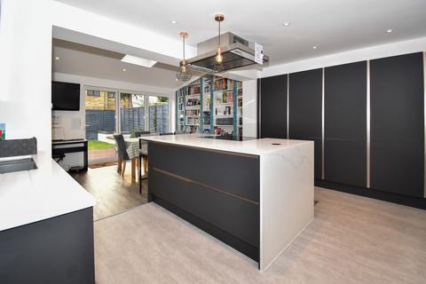 4 bedroom detached house for sale, Beverley Gardens, Welwyn Garden City AL7